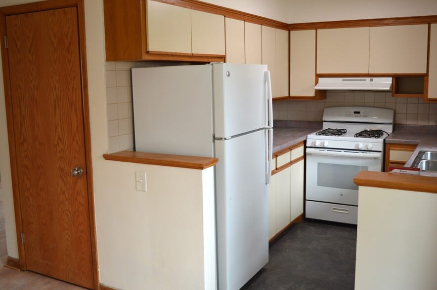 Building Photo - 425 Mineau Pky