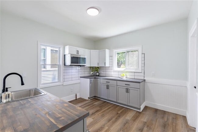 Building Photo - 567 Hayward Ave