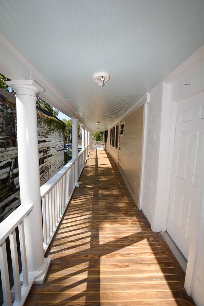 Building Photo - First Floor Downtown Duplex