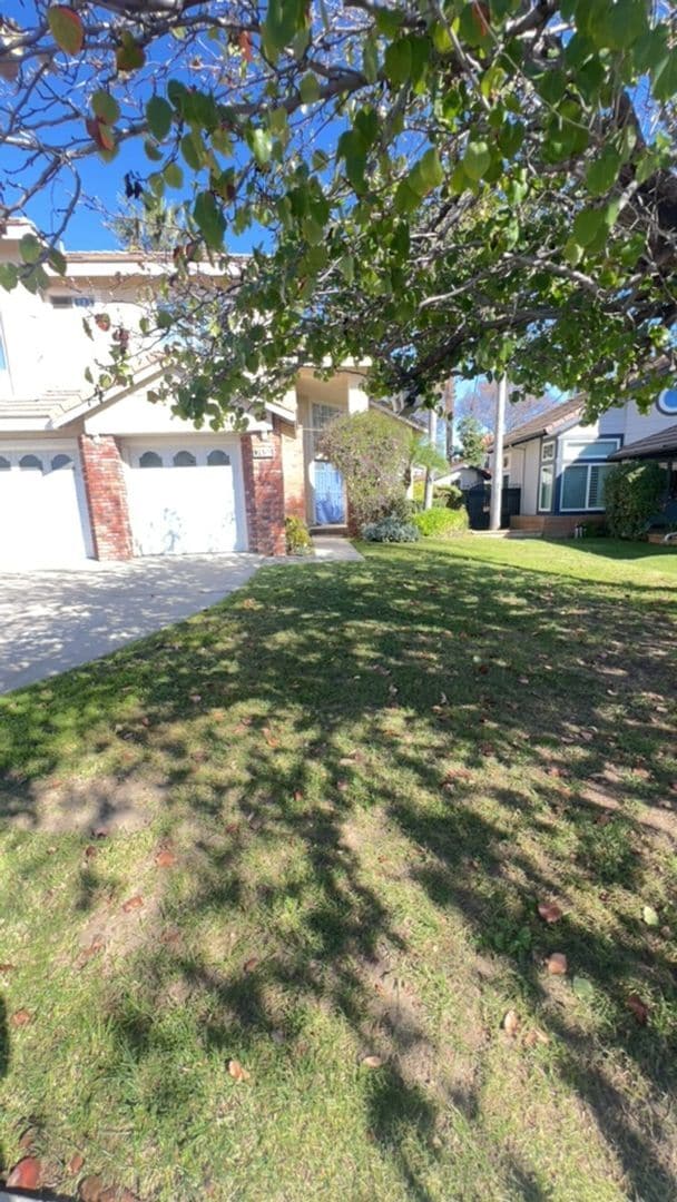 Building Photo - Welcome Home to This Spacious Fontana Rental!!