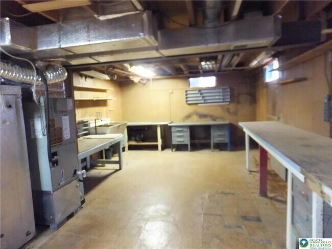 Building Photo - 3021 Rosewood Ct