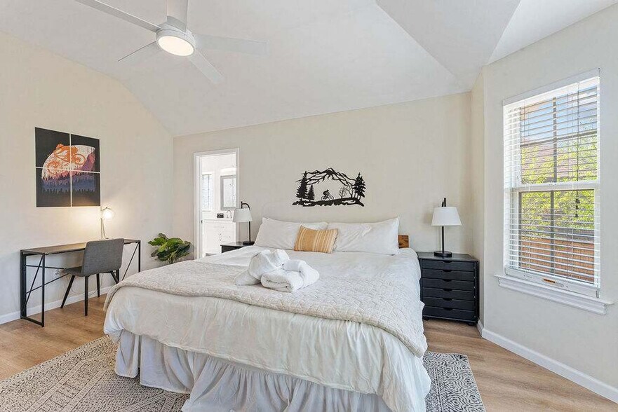 Building Photo - 410 Willington Ln