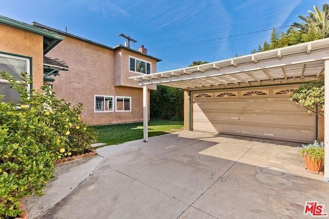 Building Photo - 10849 Arizona Ave