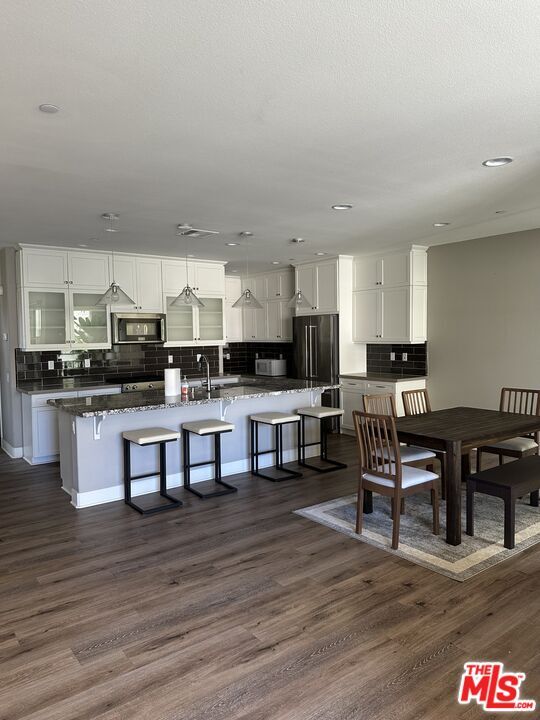 Building Photo - 72 Capricorn