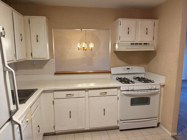 Building Photo - 147 Sylvan St