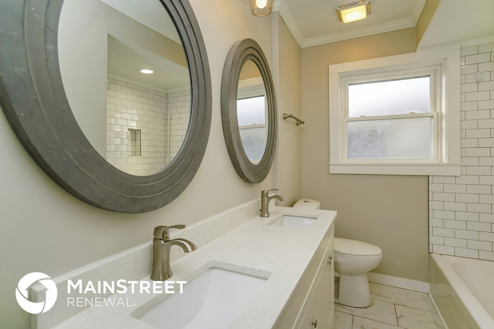 Building Photo - 1646 Oakwood Ave