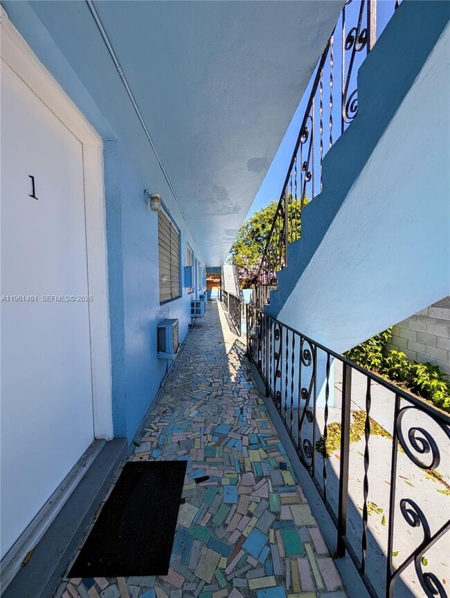 Building Photo - 1565 SW 6th St