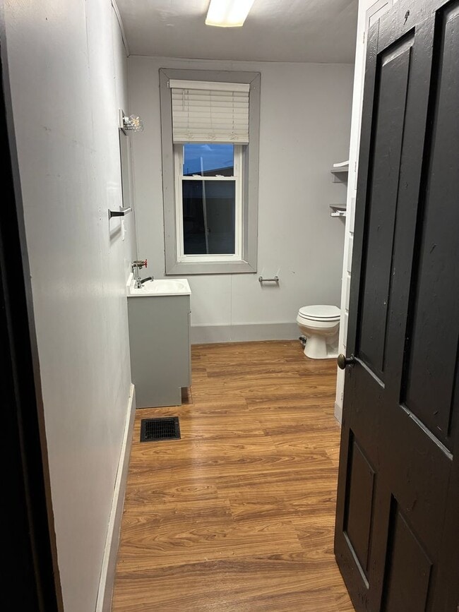 Building Photo - Charming 3-bedroom, 1-bath single-family home