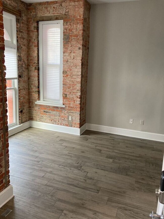 Building Photo - 1227 15th St NW