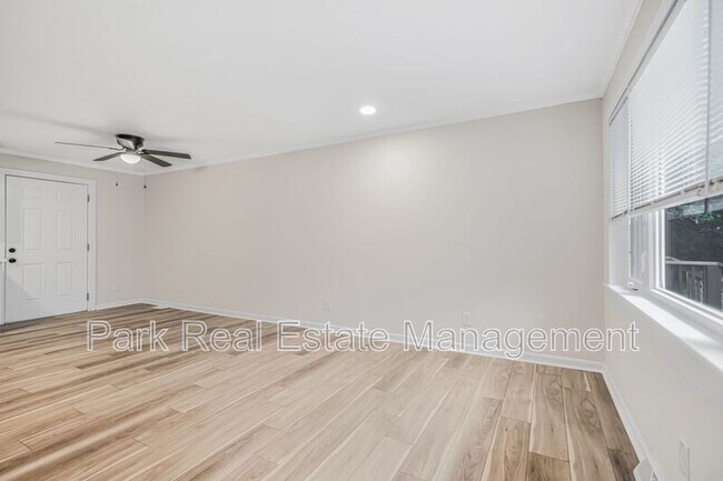 Building Photo - 221 Howell St