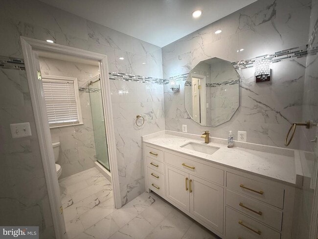 Building Photo - 9608 Burke View Ave