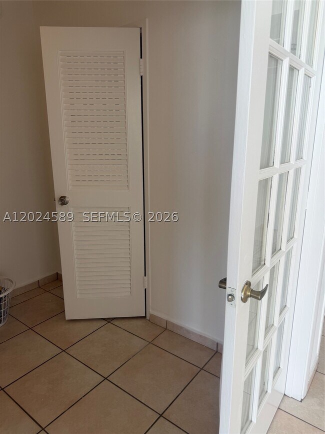 Building Photo - 5601 Collins Ave