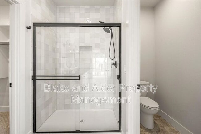 Building Photo - 496 NW Cascade Mountain Dr
