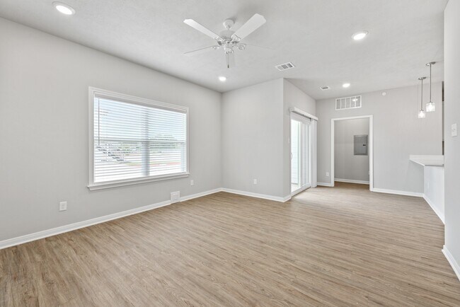 Building Photo - 1326 Prairie Dr