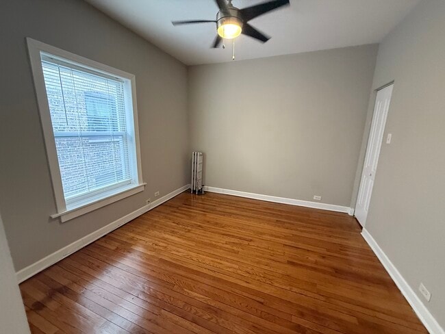 Building Photo - 838 E 53rd St