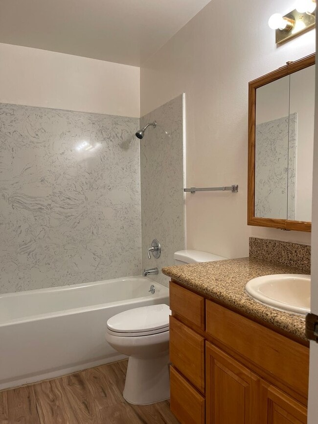 Building Photo - Newly renovated 3/2 Home in Quiet Neighbor...