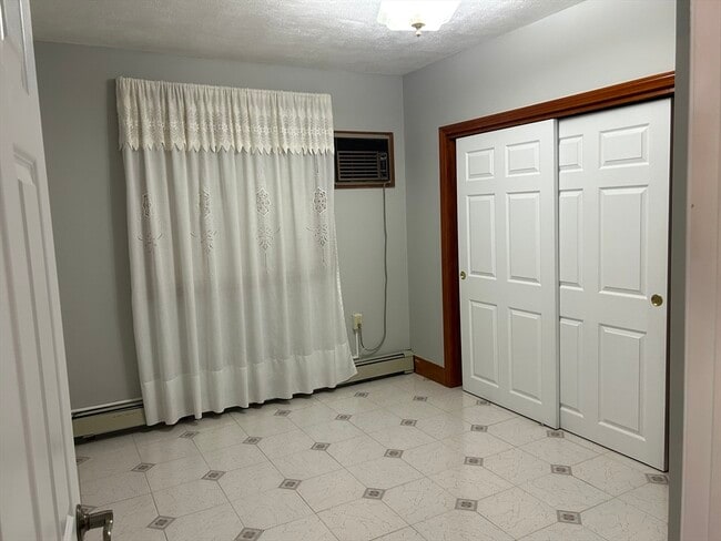 Building Photo - 58 Maple St