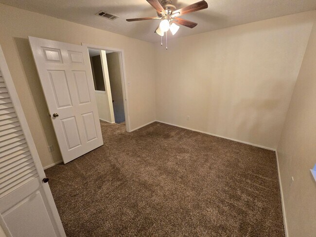 Building Photo - College Station -2 bedroom/ 2.5 bath - 2 story condo -Complex has a Pool.