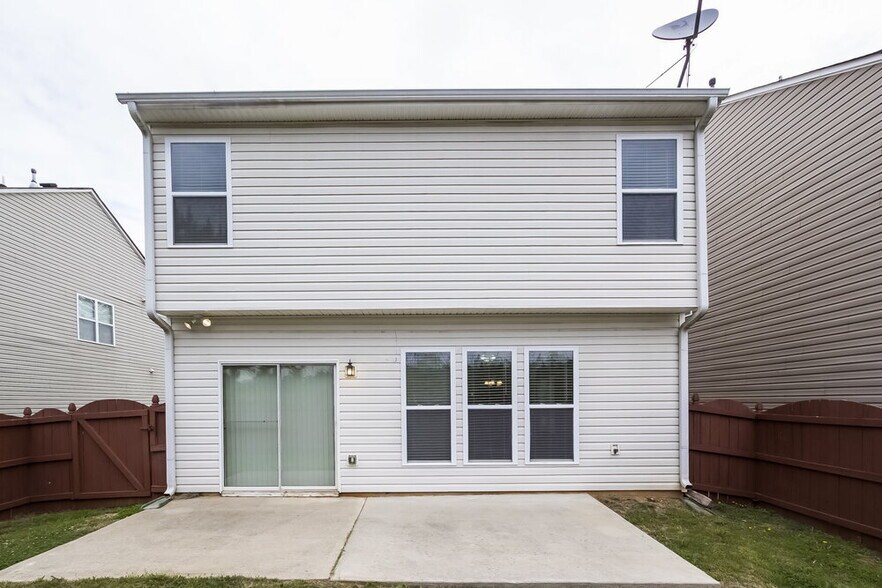 Building Photo - 900 Gardenia Curve