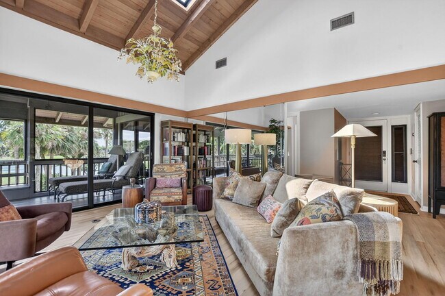 Building Photo - 7067 Rain Forest Dr