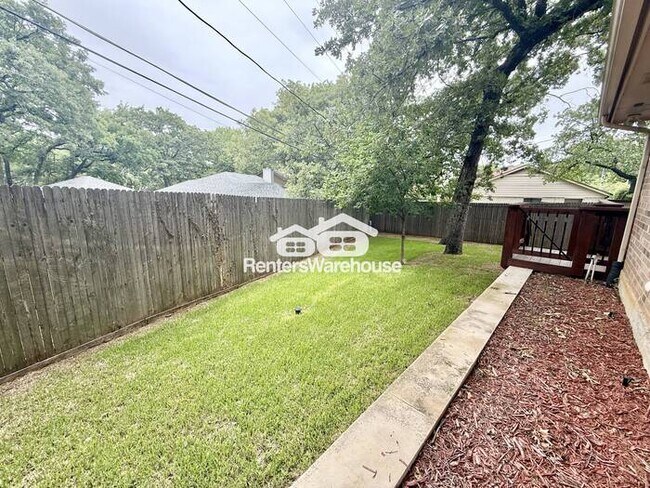 Building Photo - Beautiful home in well established neighbo...