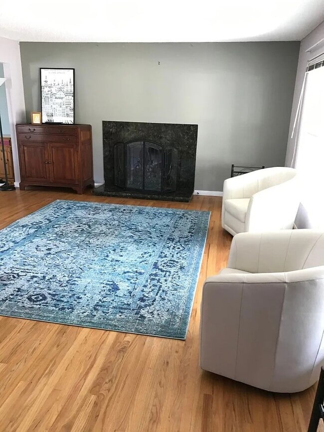 Building Photo - Spacious 4-Bedroom Home in North Davis – Ideal for Students w early July start date