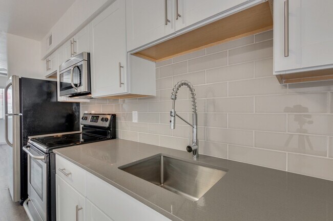 Building Photo - $0 First Month Rent! Remodeled 2 Bed Casita w/ Private Patio, W/D & Pool