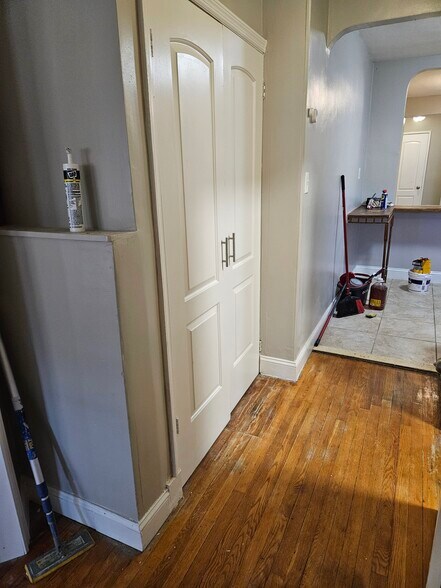 Building Photo - 1648 E 55th St