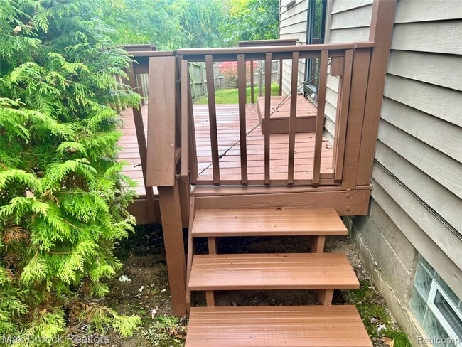 Building Photo - 615 Leon Rd