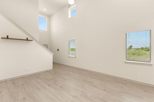 Building Photo - 140 New Hvn St