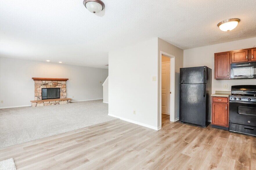 Building Photo - 2012 Southernwood Ln