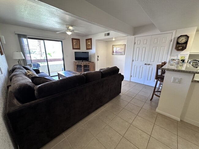 Building Photo - 441 Moser Ave