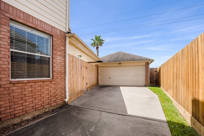 Building Photo - 4710 Devonberry Ln