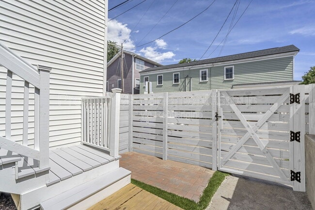 Building Photo - 22 Nunan St