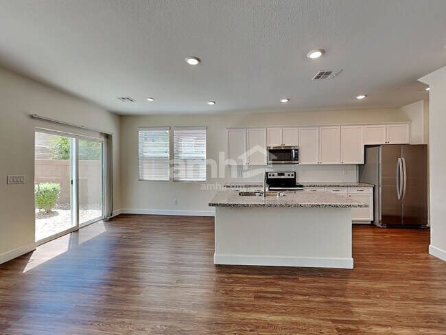 Building Photo - 9260 S Park St