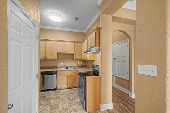 Building Photo - 542 S 72nd Ave