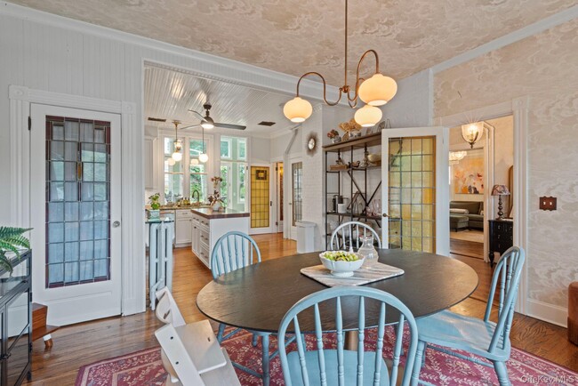 Building Photo - 56 Scudder Ave