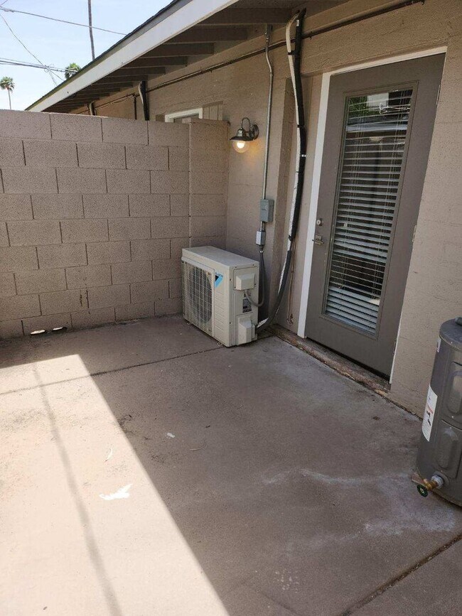 Building Photo - South Scottsdale Studio Casita w/ Private Patio | 4 Weeks Free | Remodeled Quartz & Stainless Kit...