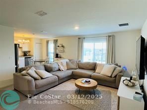 Building Photo - 787 SE 25th Dr