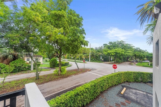 Building Photo - 12101 NE 6th Ave