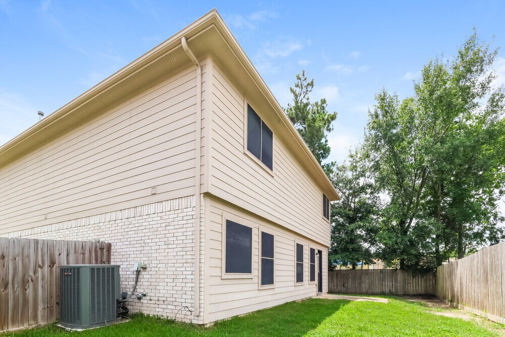 Building Photo - 23503 Maple View Dr