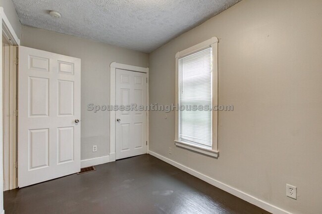 Building Photo - 510 N Beville Ave