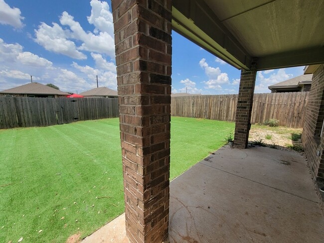 Building Photo - HALF OFF First Month!! Super cute 3/2/1 in...