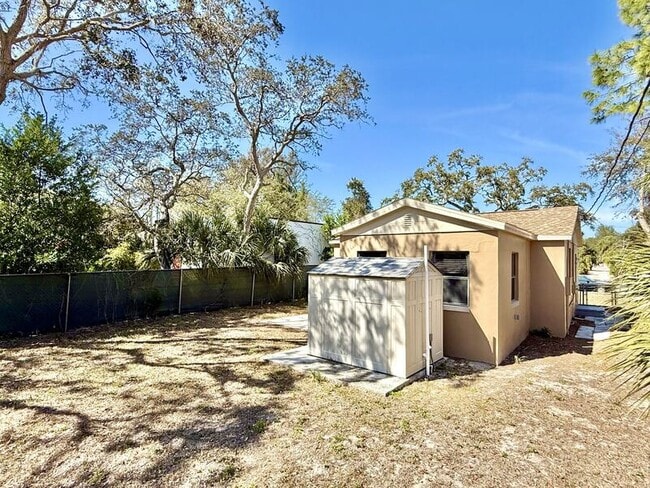 Building Photo - 1828 20th Ave S