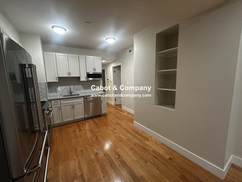 Building Photo - 725 Boylston St