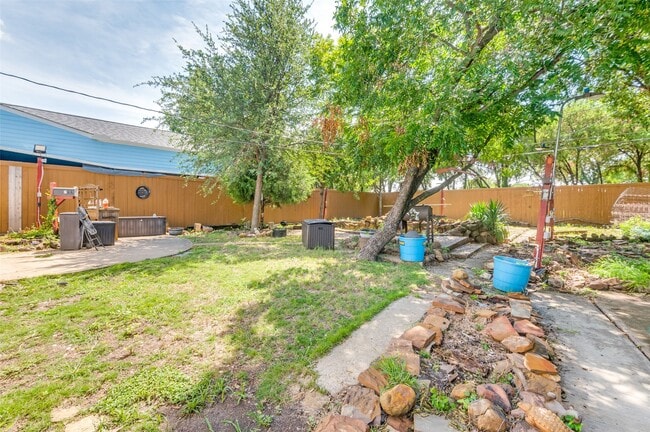 Building Photo - 9625 Larga Dr