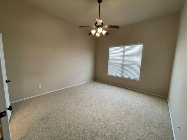 Building Photo - 6704 Golden Oak Ln