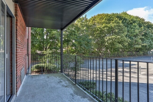 Building Photo - 45 Oval Rd