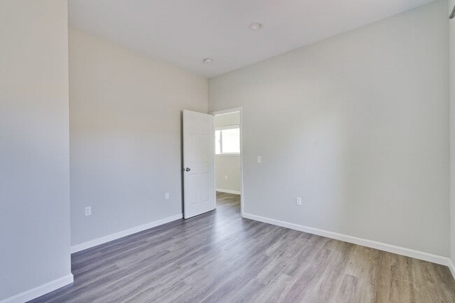Building Photo - Excellent 2 bed 1 Bath ADU
