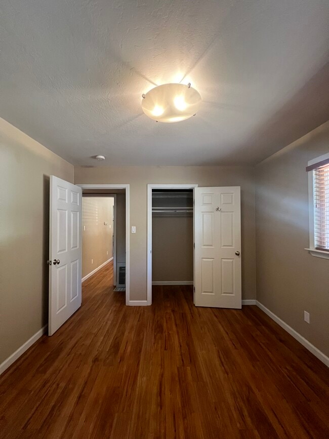 Building Photo - 3380 Janet Dr
